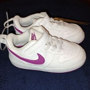 Nike White and Purple Low-Top Sneakers
